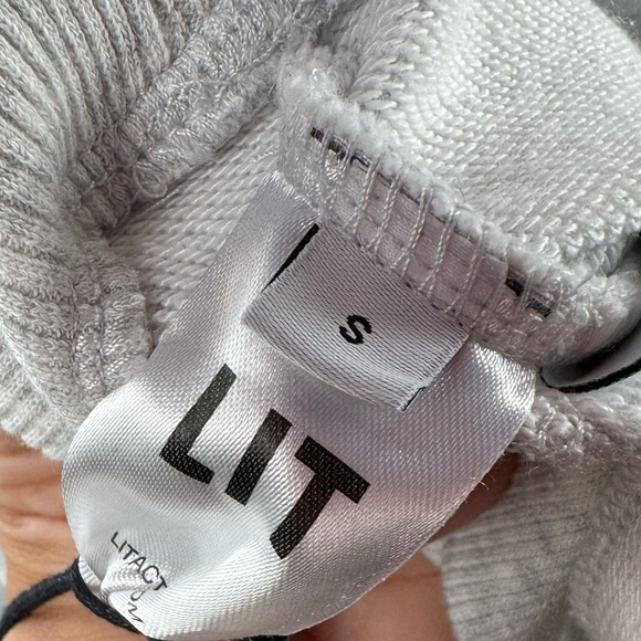 NWT Lit Whisper Oversized Turtleneck Sweatshirt in Heather Grey Size Small - Picture 4 of 10